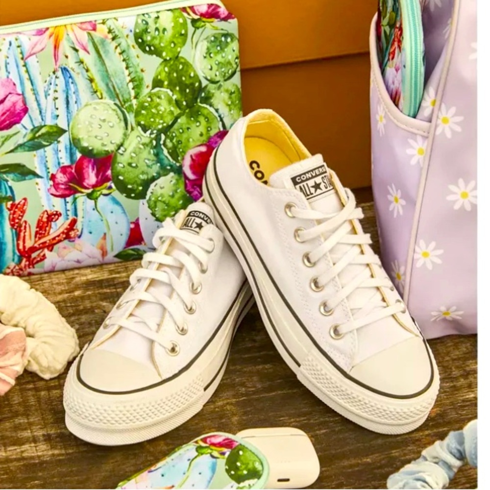 Converse Chuck Taylor Platform Sneaker - Women's | Size 7